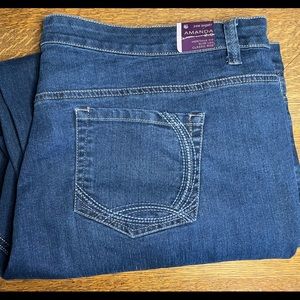 NWT Gloria Vanderbilt Amanda 2.0 Size 24W Short